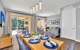 Upscale 2Br Lakefront Townhome - Private Hot Tub!